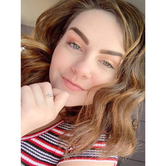 Meet your Posher, Kimi - Picture 1 of 1